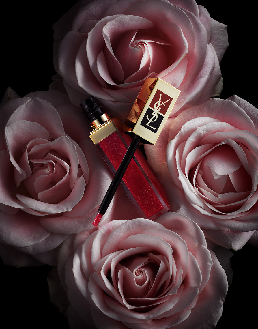 18_006_still_life_photographer_magnus_cramer_cosmetics_texture_beauty_ysl_lipgloss_texture